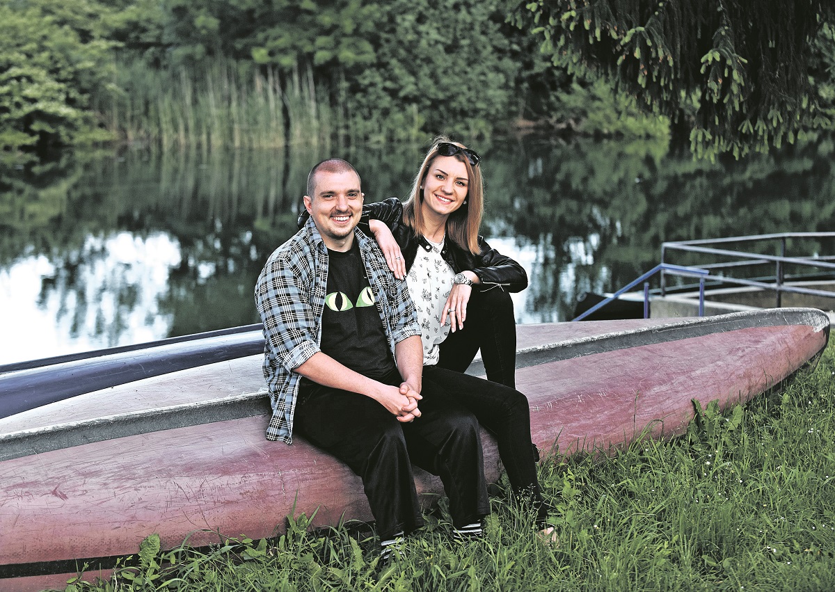 Tea Golubić i Kristijan Trupković. Dugorešanka Tea Golubić pokrenula je humanitarnu akciju prikupljanja novca za kupnju automobila za svojeg prijatelja Kristijana Trupkovića, osobi s invaliditetom, kojemu je najveći problem u traženju posla to što nema vozilo