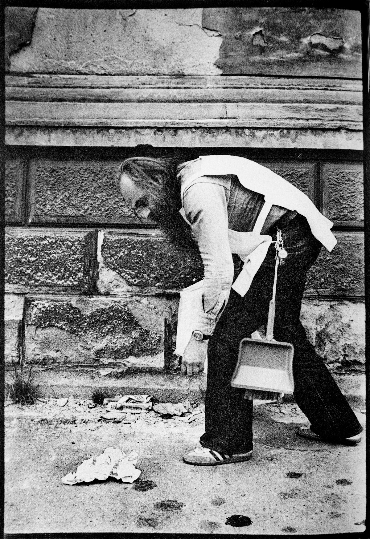 Tomislav Gotovac izvodi performans koji je ujedno i hommage Vjekoslavu Freceu