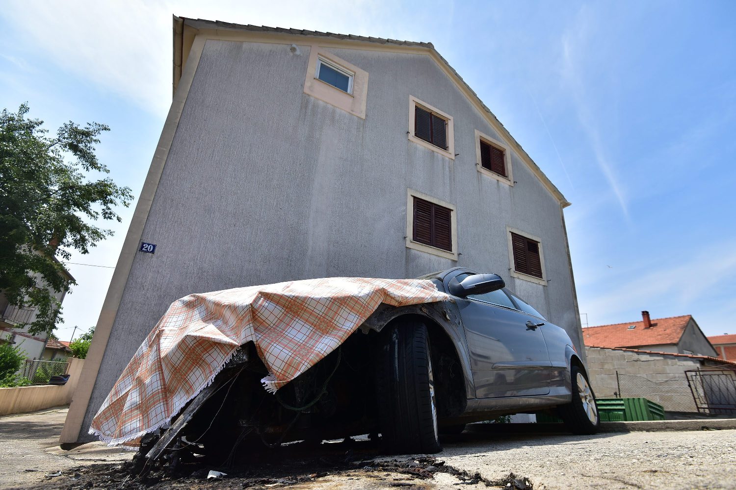 zapaljeni_auti6-270518