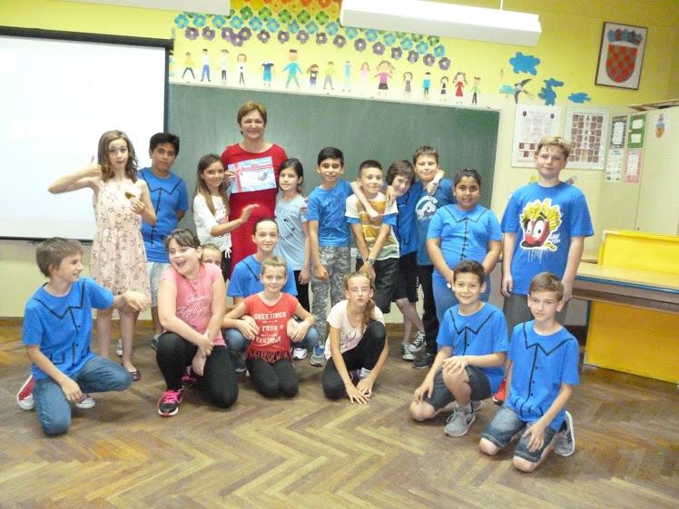 Učenici četvrtog razreda za kraj školske godine lani su svojoj učiteljici Snježani Duić uplatili poklon-bon za tandemski skok padobranom