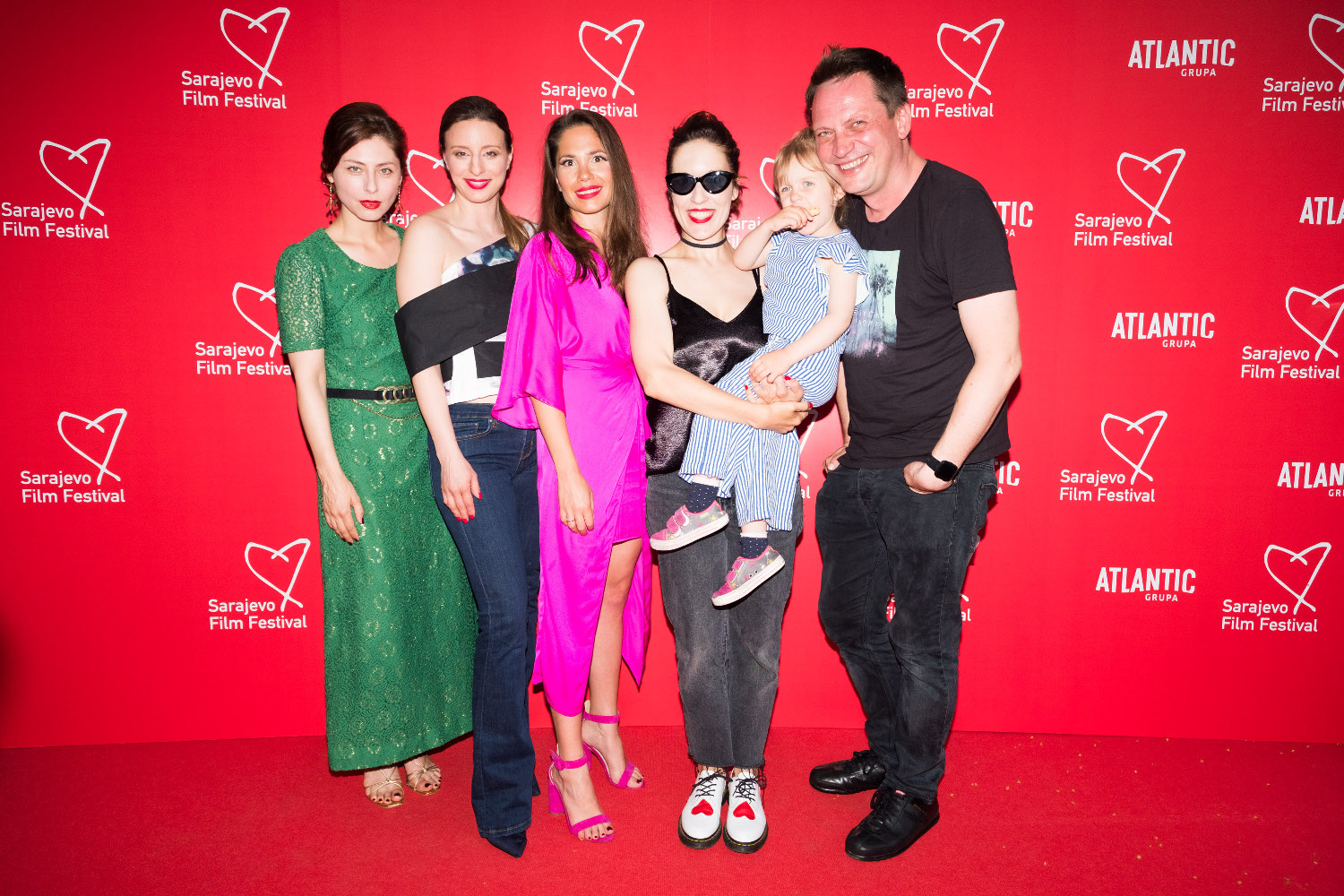 Judita Franković, Jadranka Đokić, Lana Gojak, Helena Minić Matanić s kćerkom Lolom i Dalibor Matanić