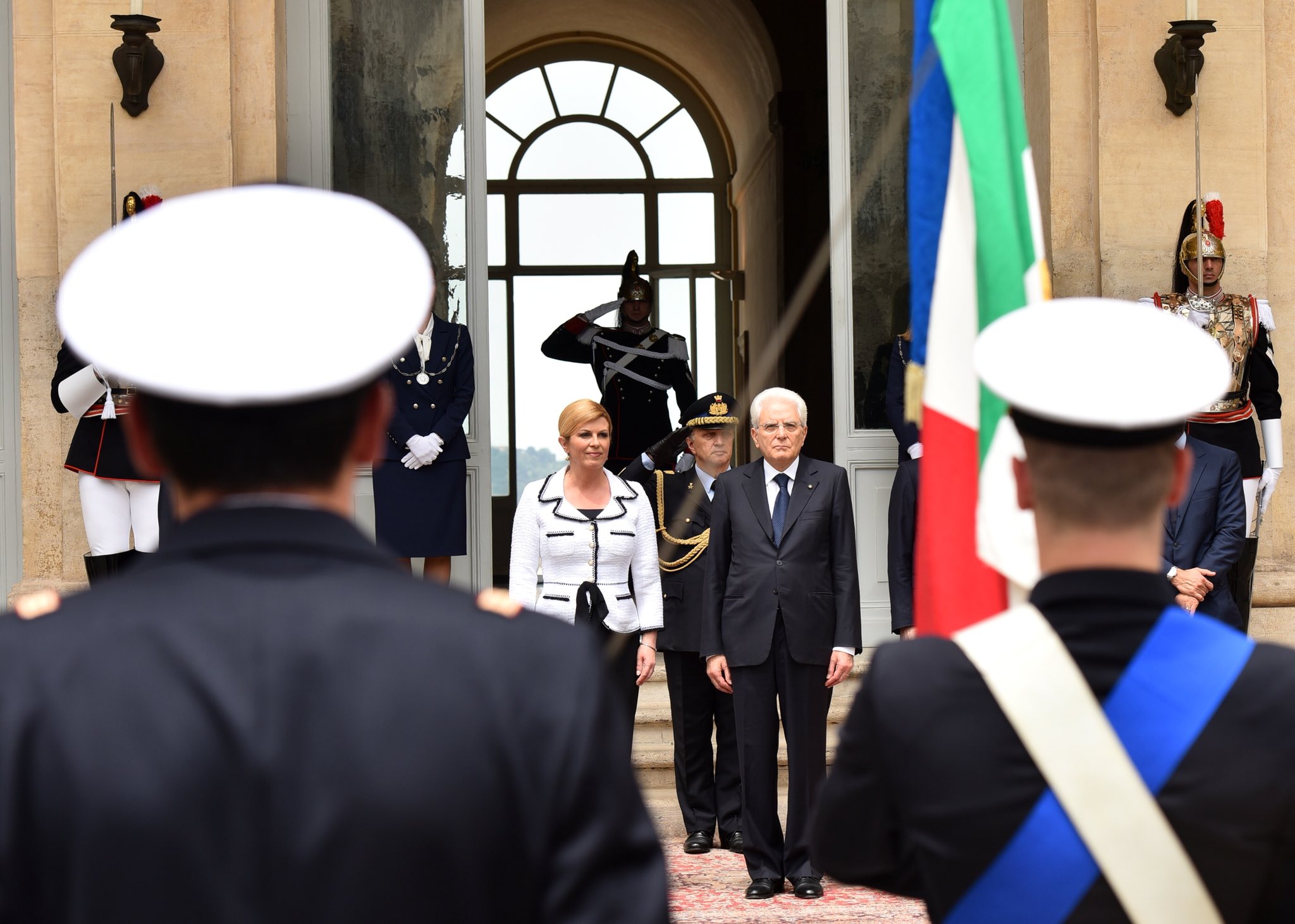 DeXGGvZX4AAvFzX.jpg large