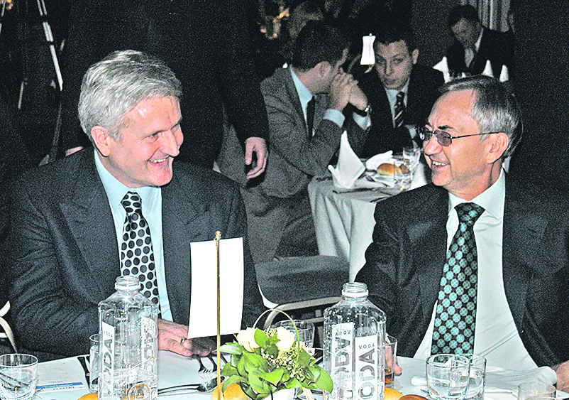 todoric-miskovic0302-desk