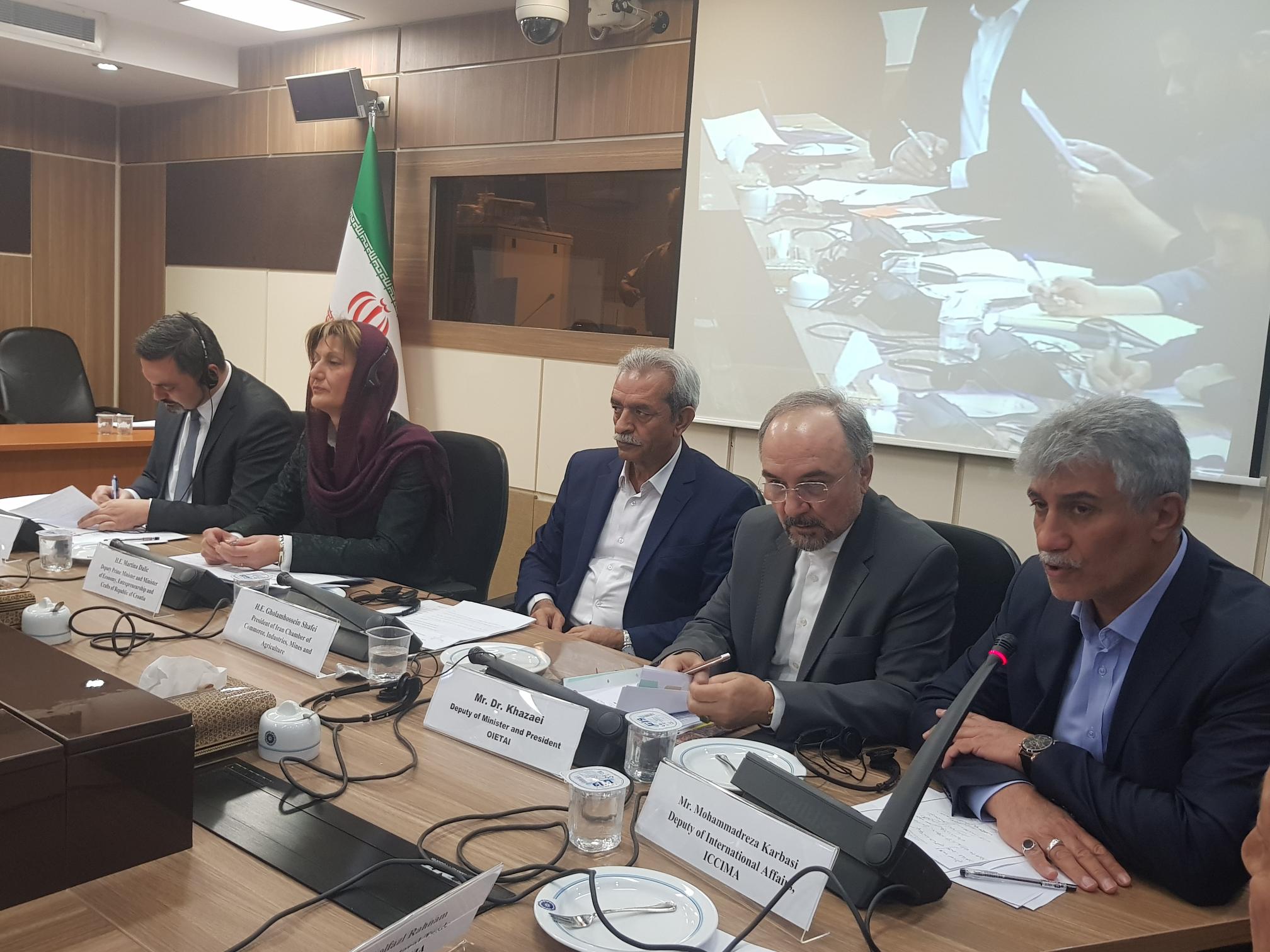 S lijeva na desno: Ivan Barbarić, Martina Dalić, Mohammad Khazaei, 