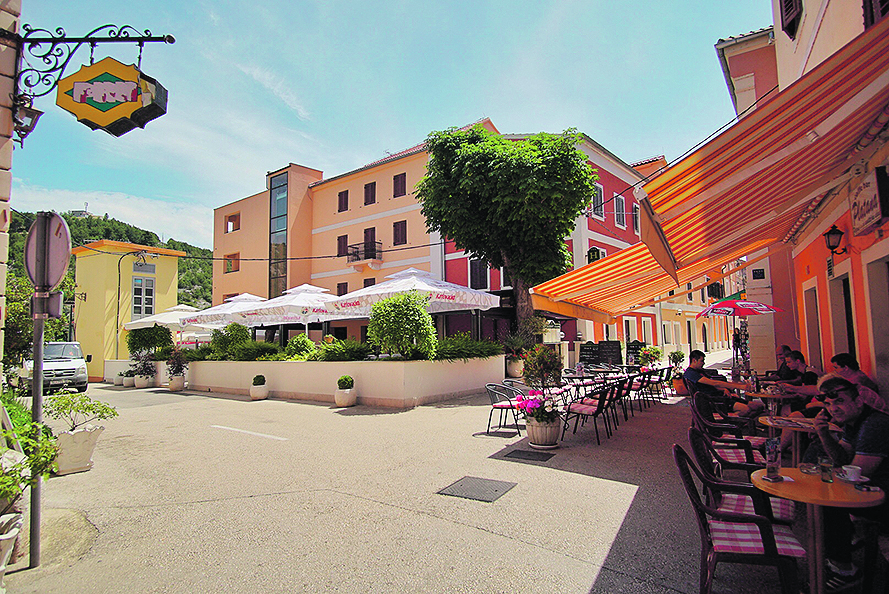 190147-241678-LRG_DSC07687