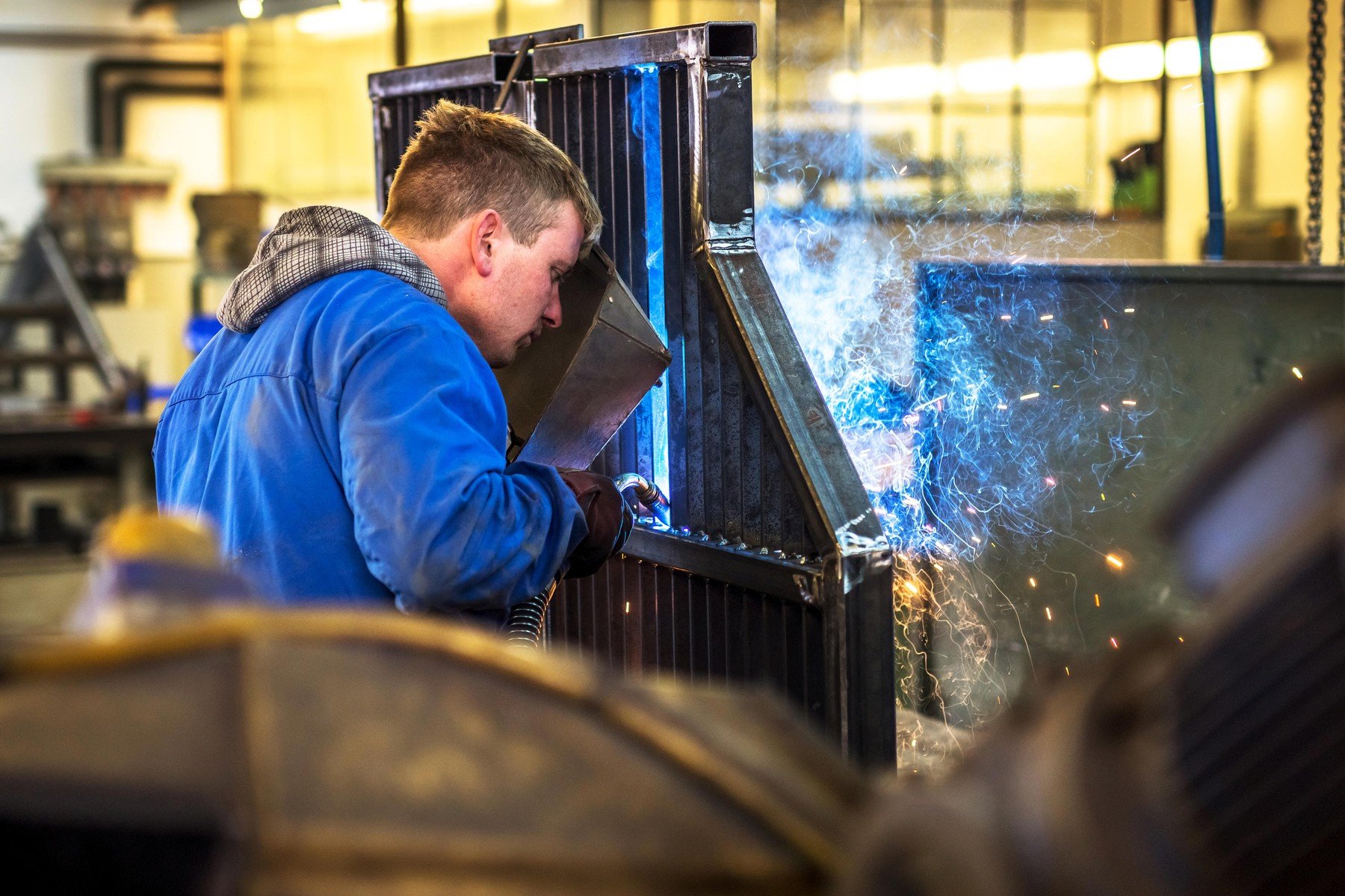 Radnik u metalskoj industriji