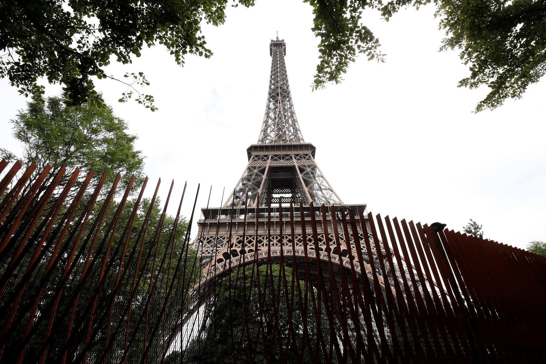 2018-06-14T121502Z_938664940_RC18DD636900_RTRMADP_3_FRANCE-SECURITY-EIFFEL