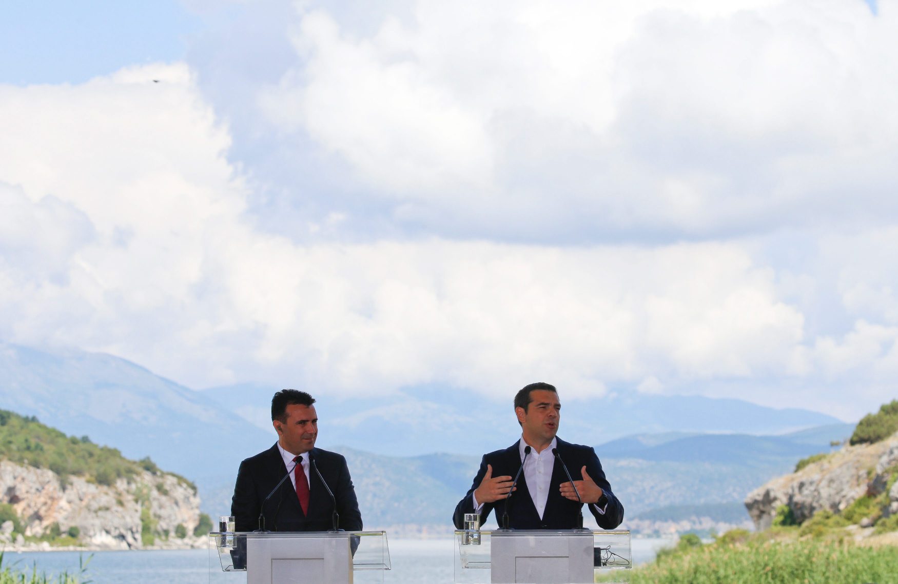 2018-06-17T082425Z_945186224_RC1B0FFB6D70_RTRMADP_3_GREECE-MACEDONIA-NAME-AGREEMENT