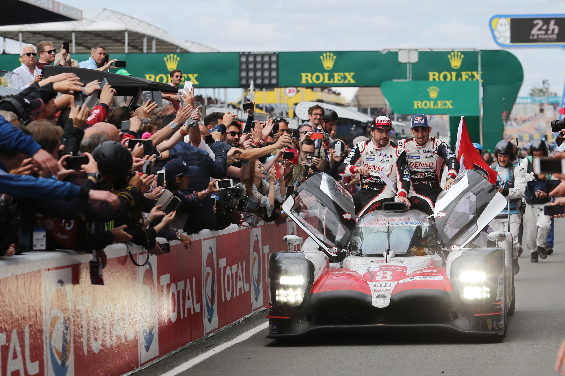 88ec7ee8-toyota-le-mans-24-hours-fernando-alonso-17