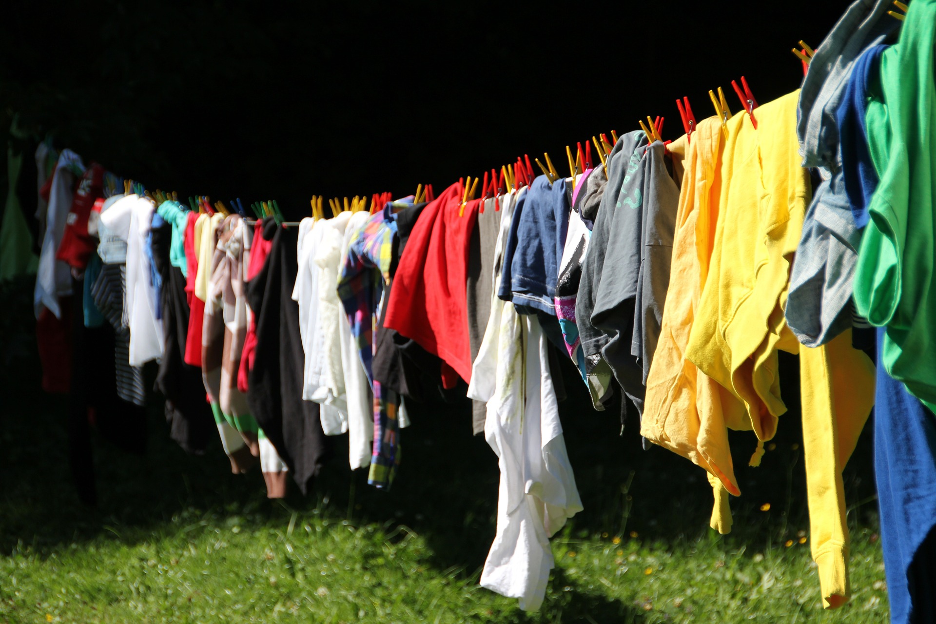 clothes-line-615962_1920