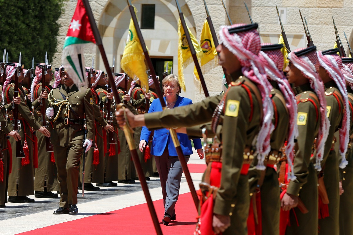 Angelu Merkel pozdravljaju vojnici u Jordanu povodom službenog posjeta (21.6.2018.)