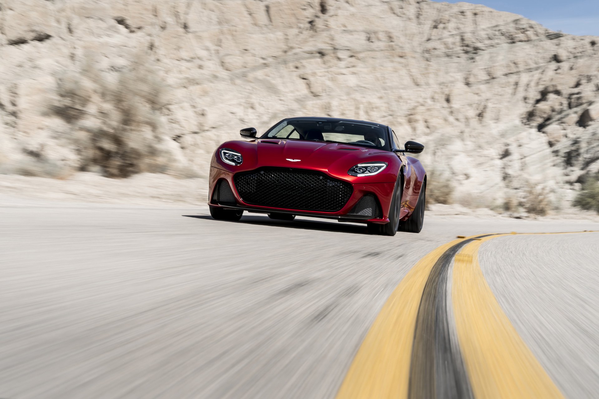 1691ba0b-dbs-superleggera-02