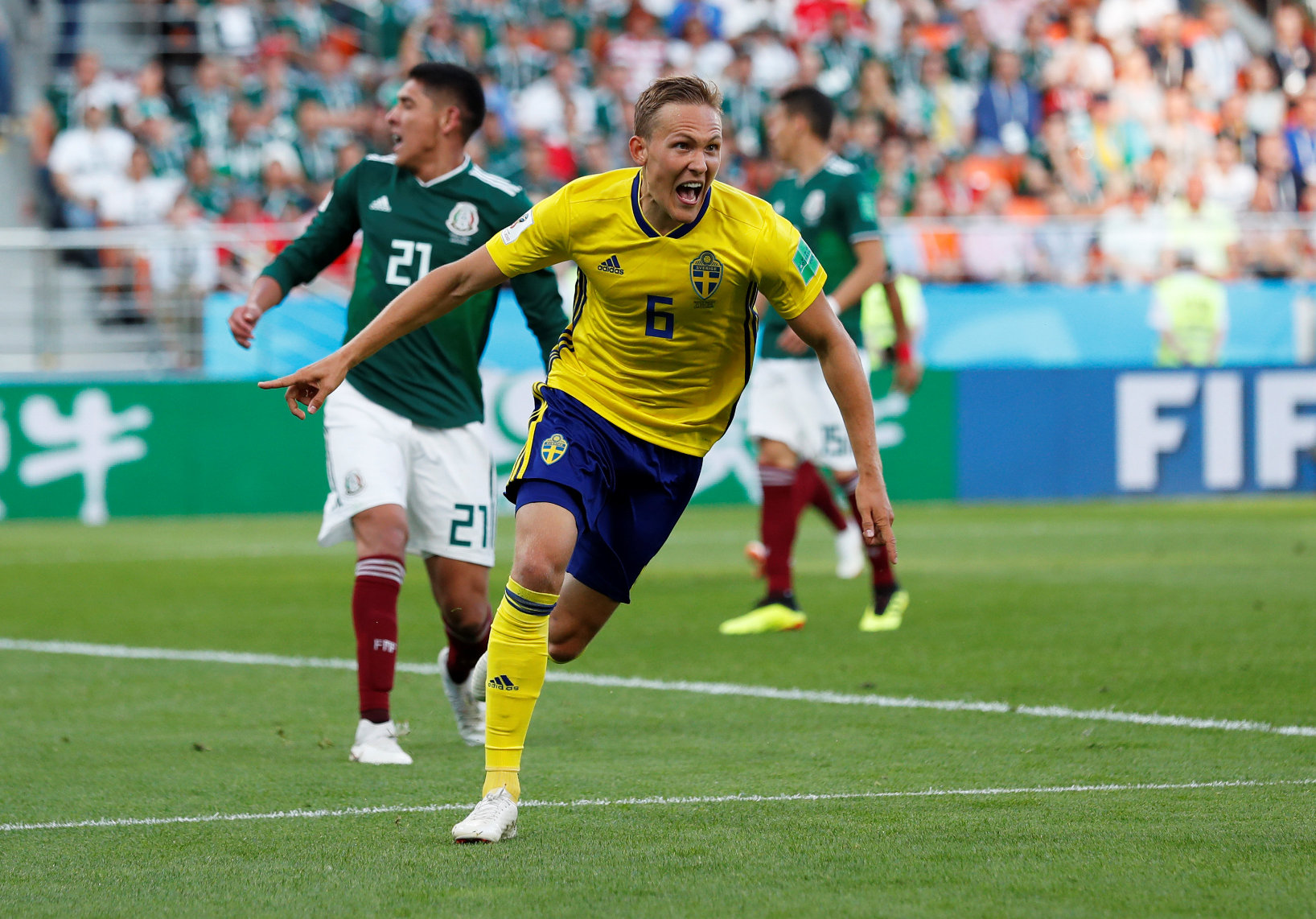 2018-06-27T151234Z_1049427071_RC1506445AF0_RTRMADP_3_SOCCER-WORLDCUP-MEX-SWE