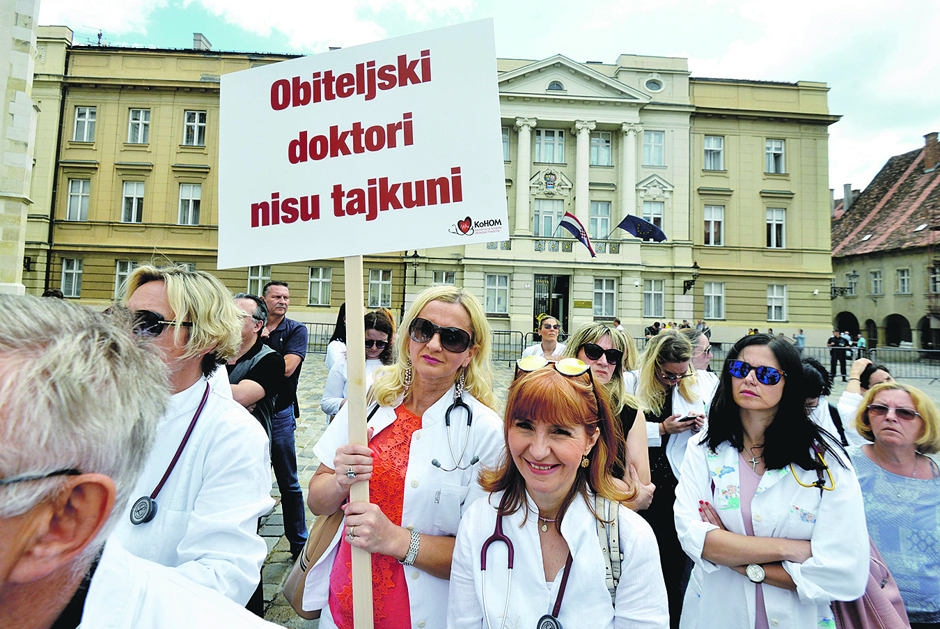 192943-245518-prosvjed_lijecnici4-270618