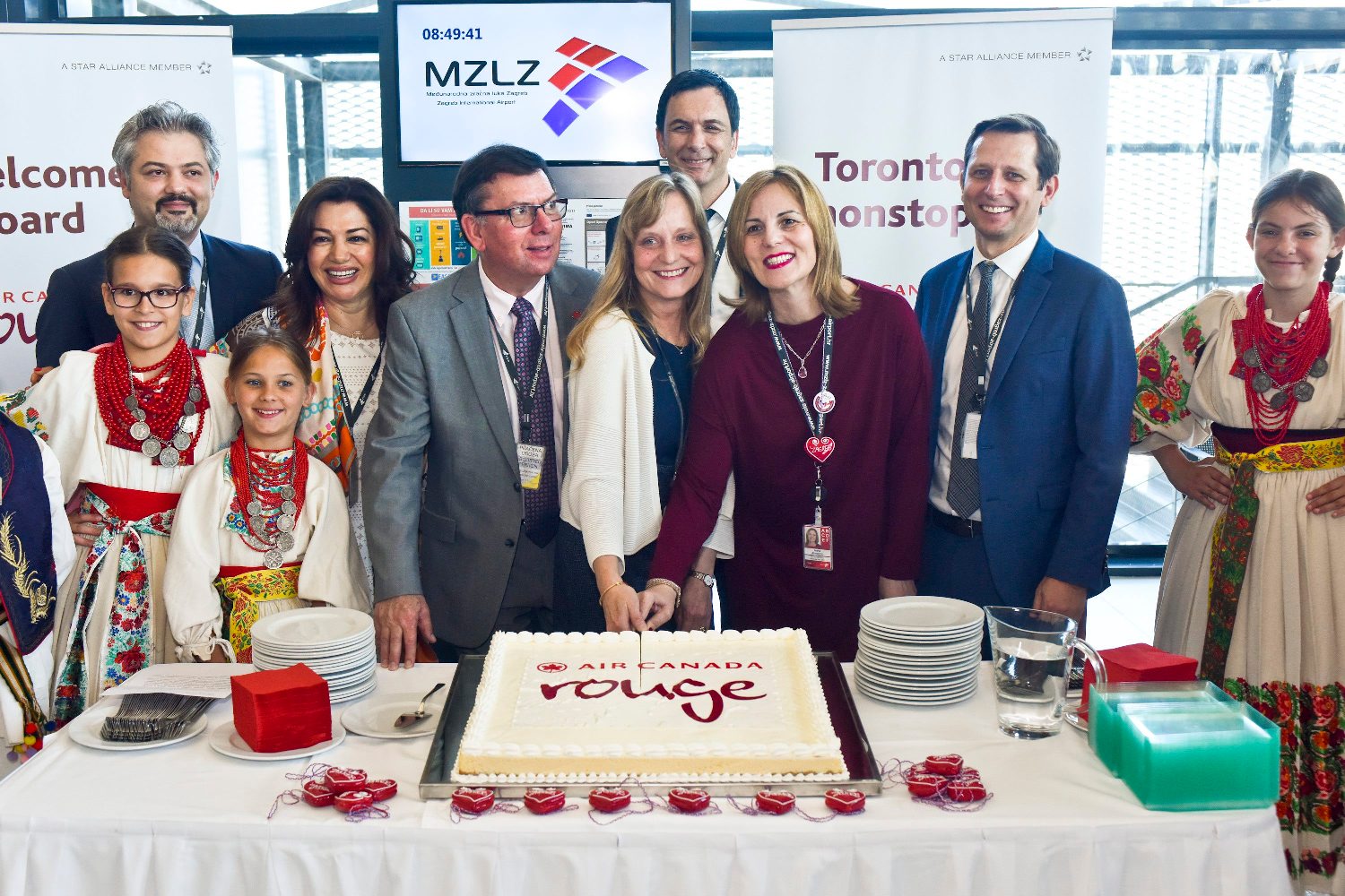air_canada_rouge27-030618