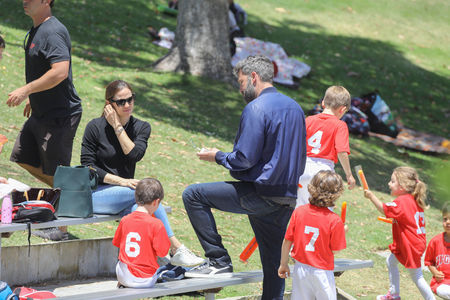 bigthumb.X17_Ben_Affleck_Garner_Field_060218_021