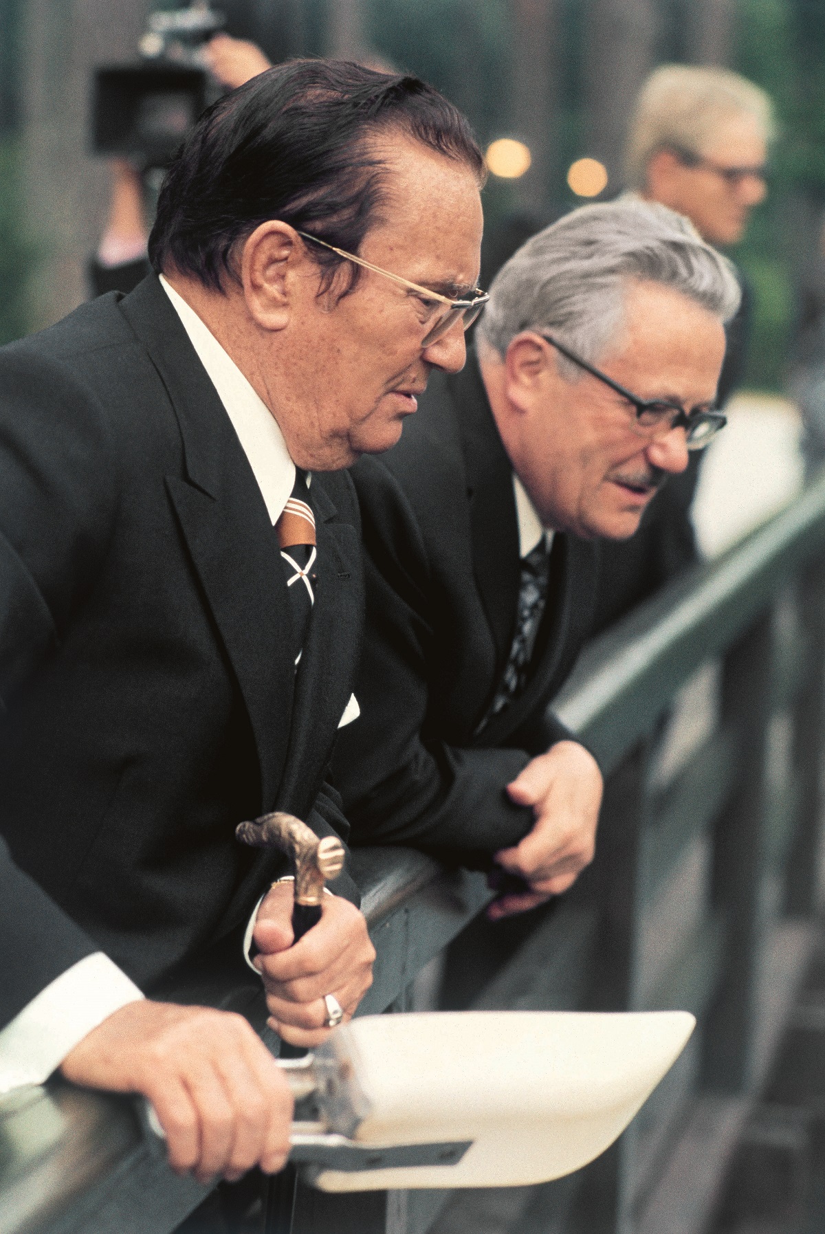 “Oci Jugoslavije” Tito i Kardelj pokrenuli su 1968. projekt ustavnopravne reforme federacije koji će završiti 1974. donošenjem novog, u biti konfederalnog Ustava. Bilandžić, hrvatski komunistički političar i povjesničar, jedan od najbližih suradnika Franje Tuđmana, u svojim zapisima ustvrdio je da mu je Kardelj osobno, u jeku Hrvatskog proljeća, rekao da su se Tito i on dogovorili da idu u “razdruživanje” Jugoslavije 