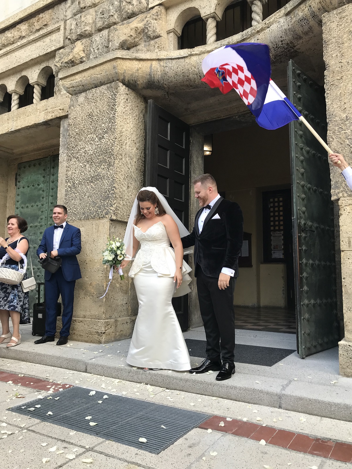 Lucija Lugomer izlazak iz crkve