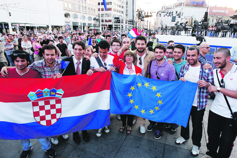 193590-246409-okupljanje_trg7-300613_1