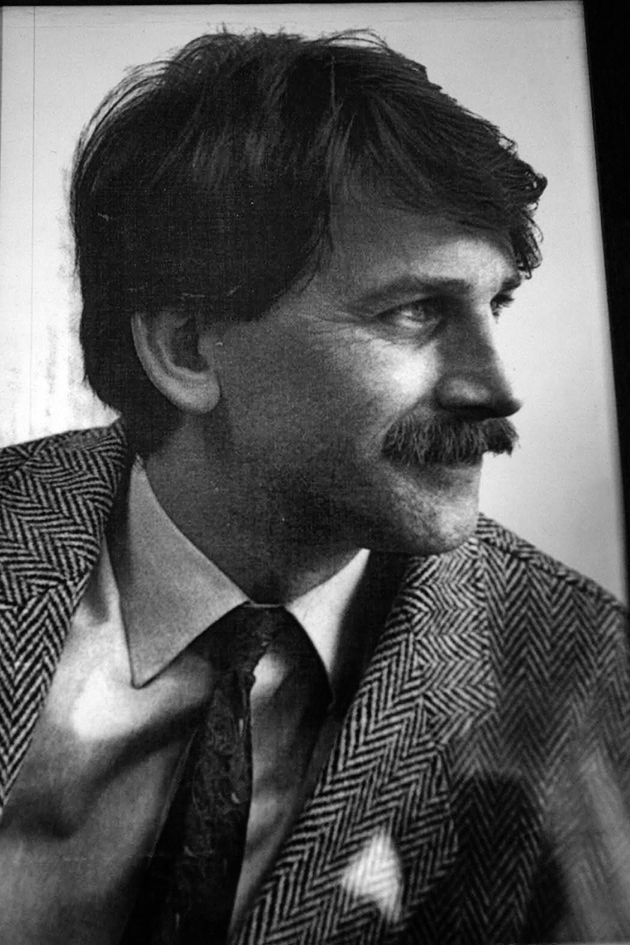 193636-246497-OS-reihl_KIR12109-desk