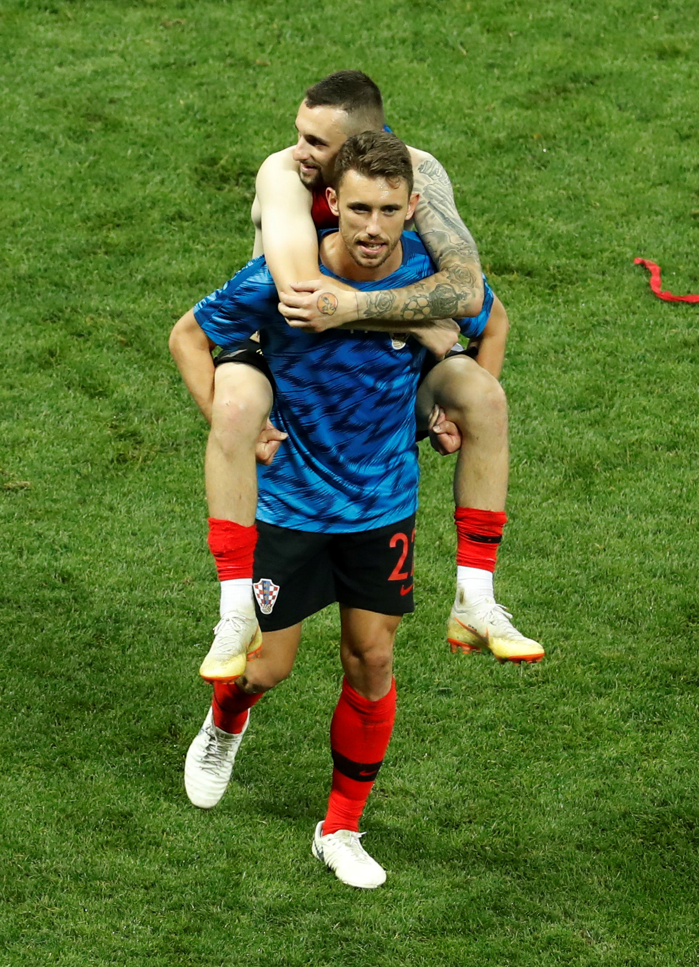 2018-07-11T205955Z_989736585_RC1C057DD990_RTRMADP_3_SOCCER-WORLDCUP-CRO-ENG