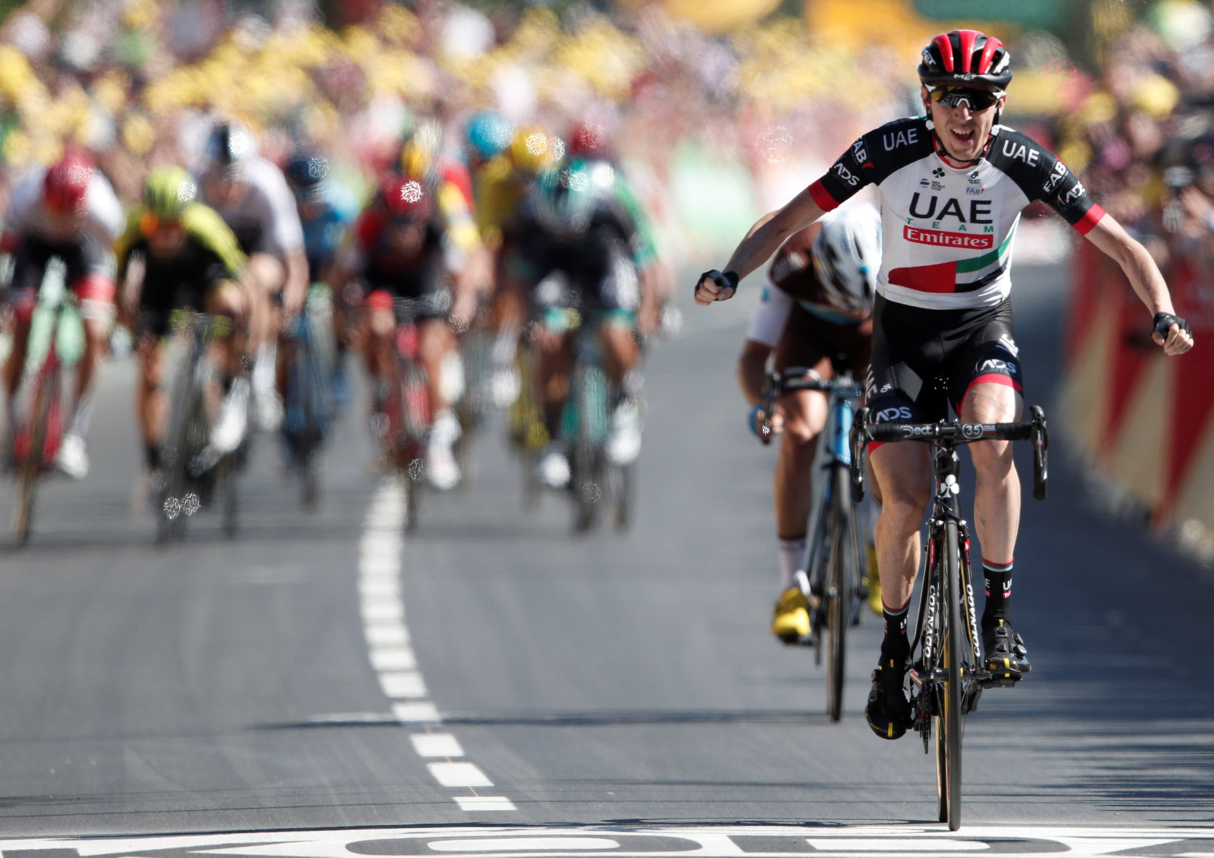 2018-07-12T155344Z_2002917632_RC13A98B1110_RTRMADP_3_CYCLING-FRANCE