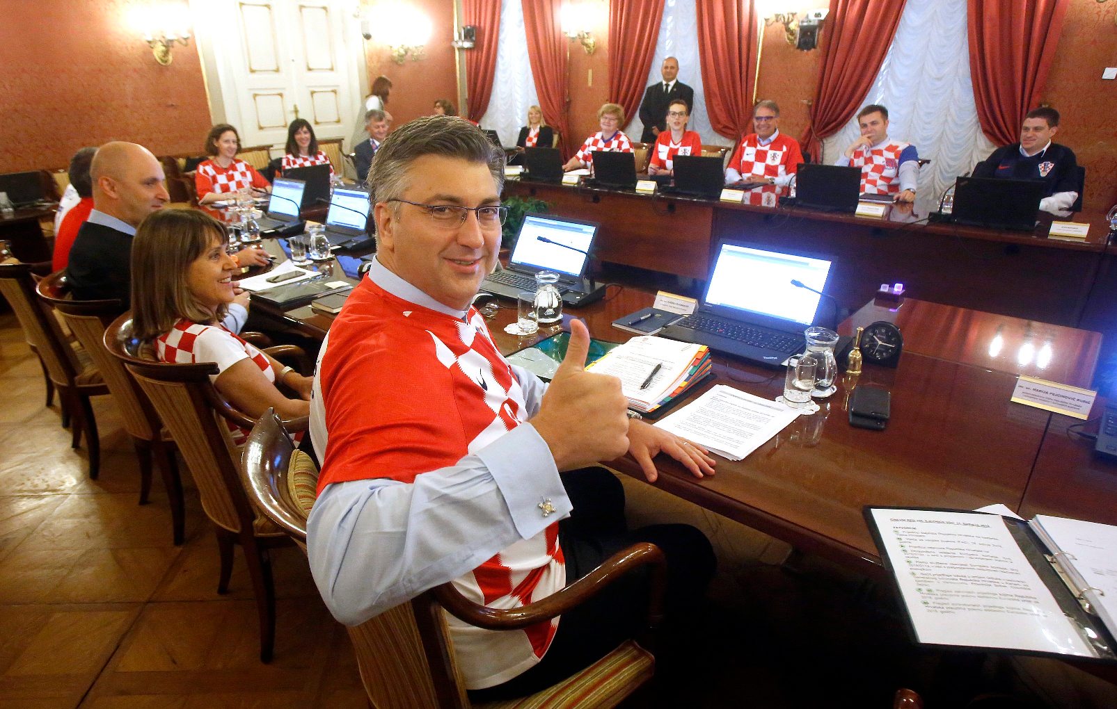 vlada_dresovi3-120718