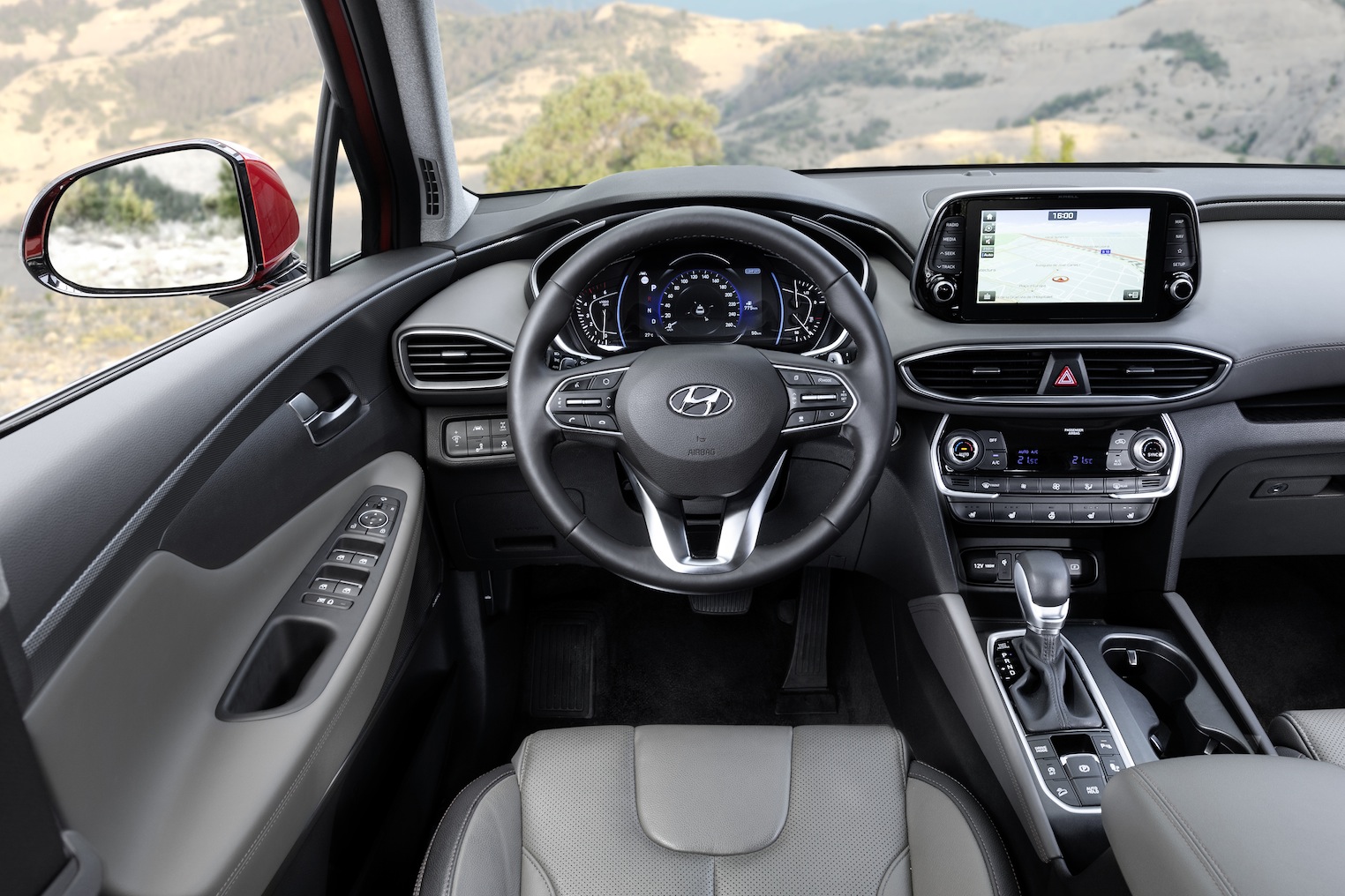 Hyundai Santa Fe  Interior_01