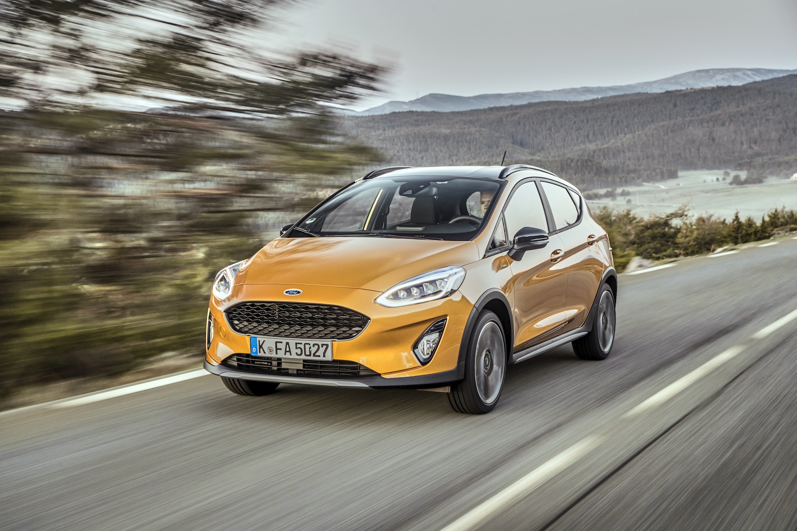 2018FordFiesta_ACTIVE_LuxYellow_05