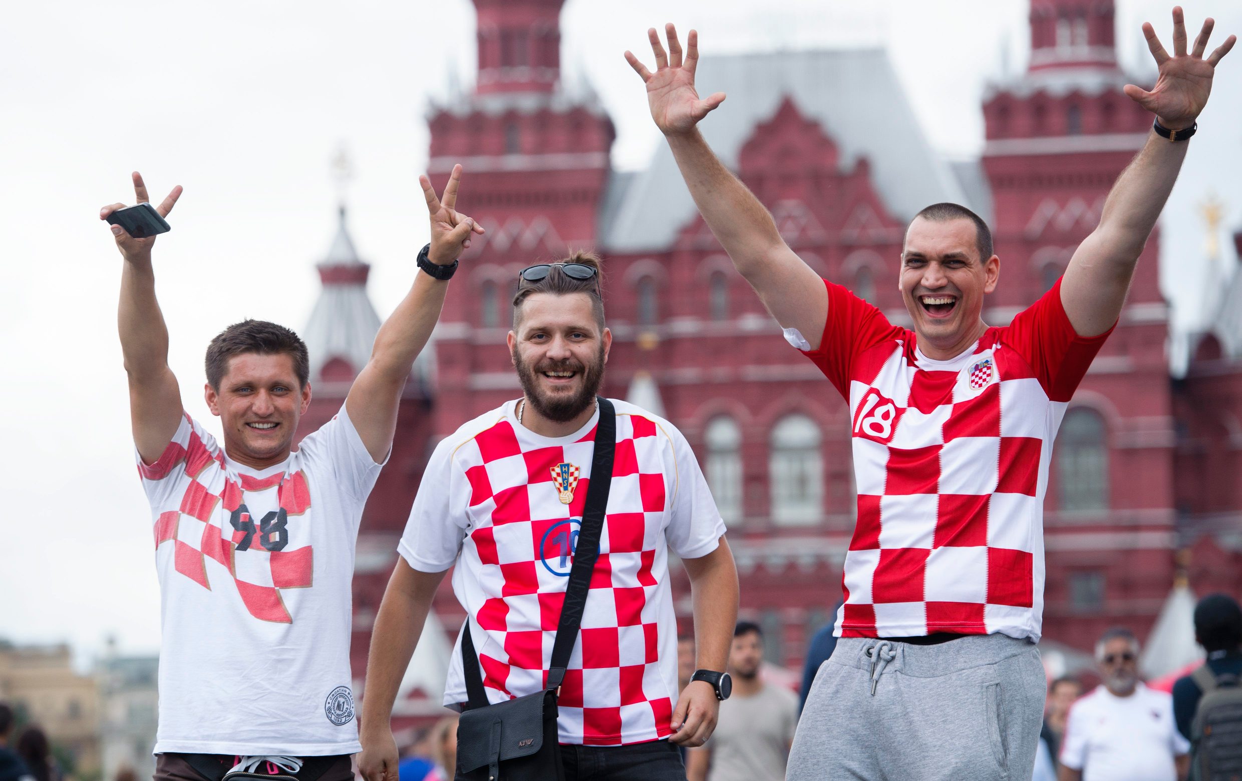 Hrvatski navijači na Crvenom trgu u Moskvi