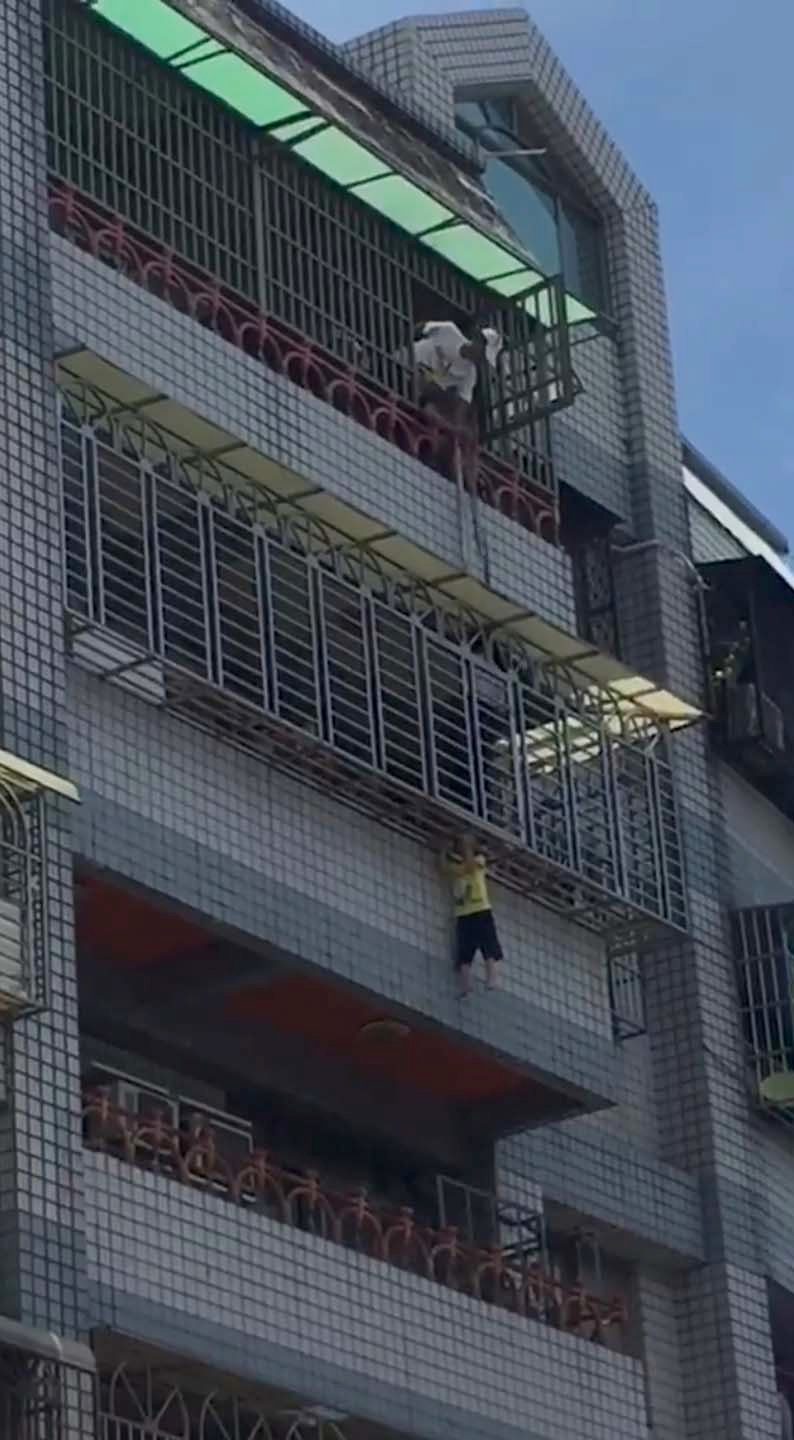 2018-07-02T034915Z_1057405493_RC1EF9C6A260_RTRMADP_3_TAIWAN-RESCUE