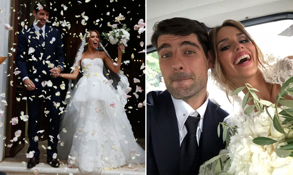 Fotografija iz automobila (desno) neposredno nakon vjenčanja koja ima već 50 tisuća lajkova