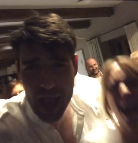 Vedran je objavio snimku na kojoj svi pjevaju na vjenčanju, ali ju je uklonio nakon par sati