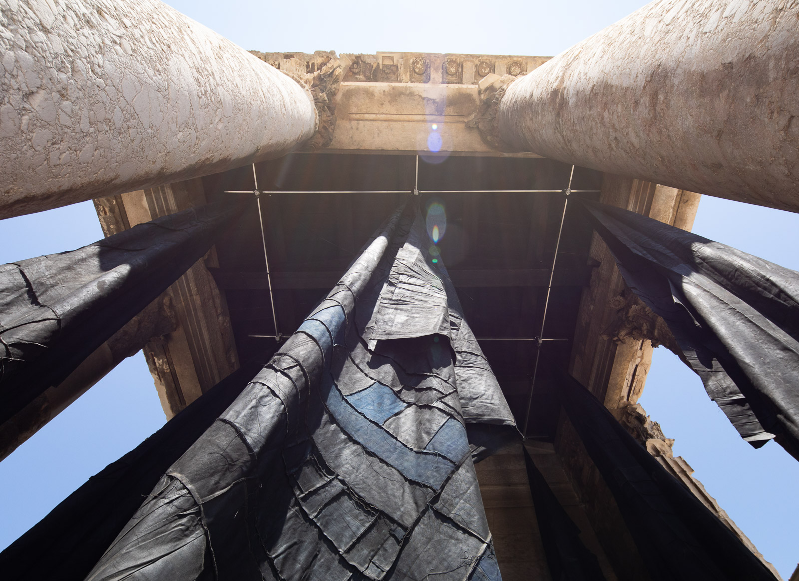 Oscar Murillo, instalacija u Augustovom hramu u Puli