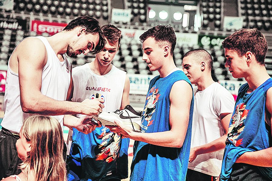 196847-251372-_M1X0153