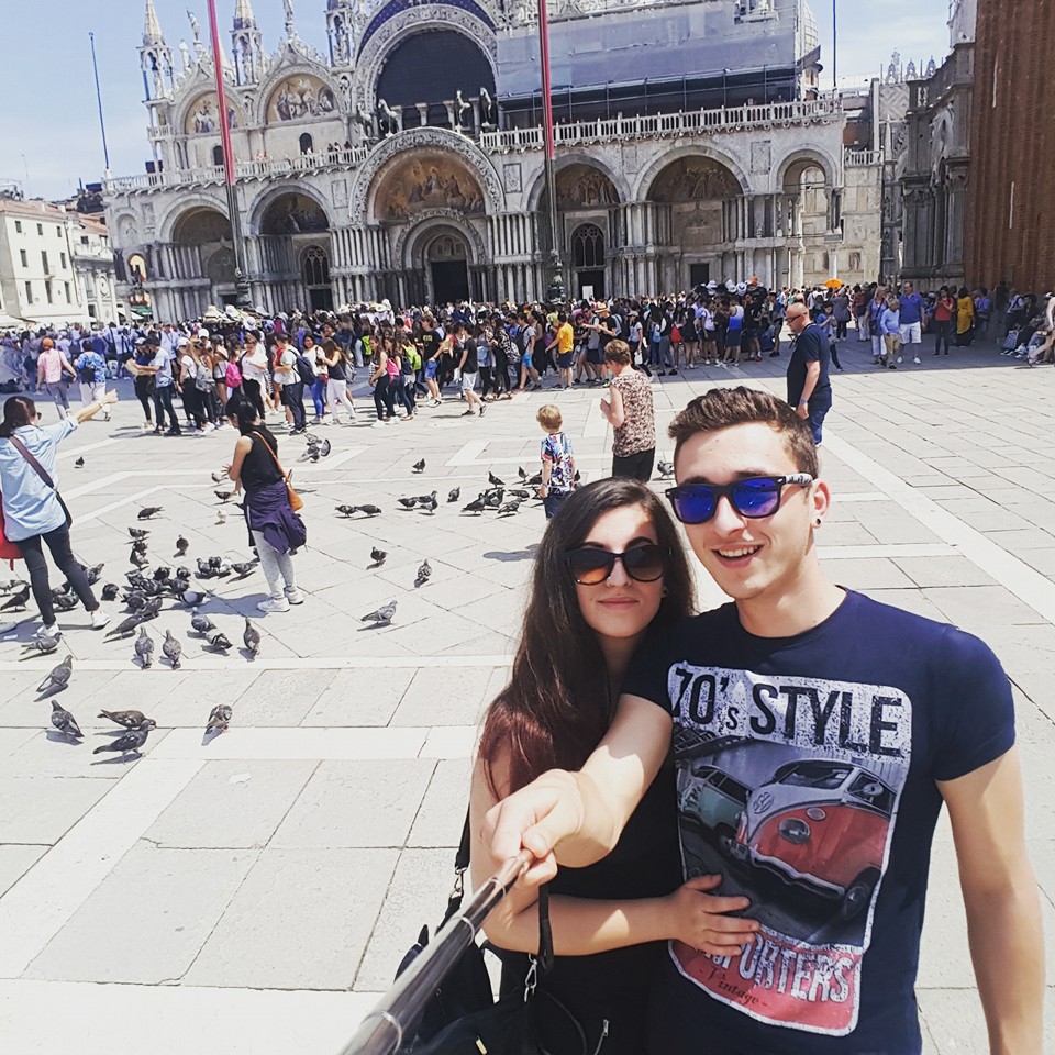 Adnan Čolović sa zaručnicom Glorijom