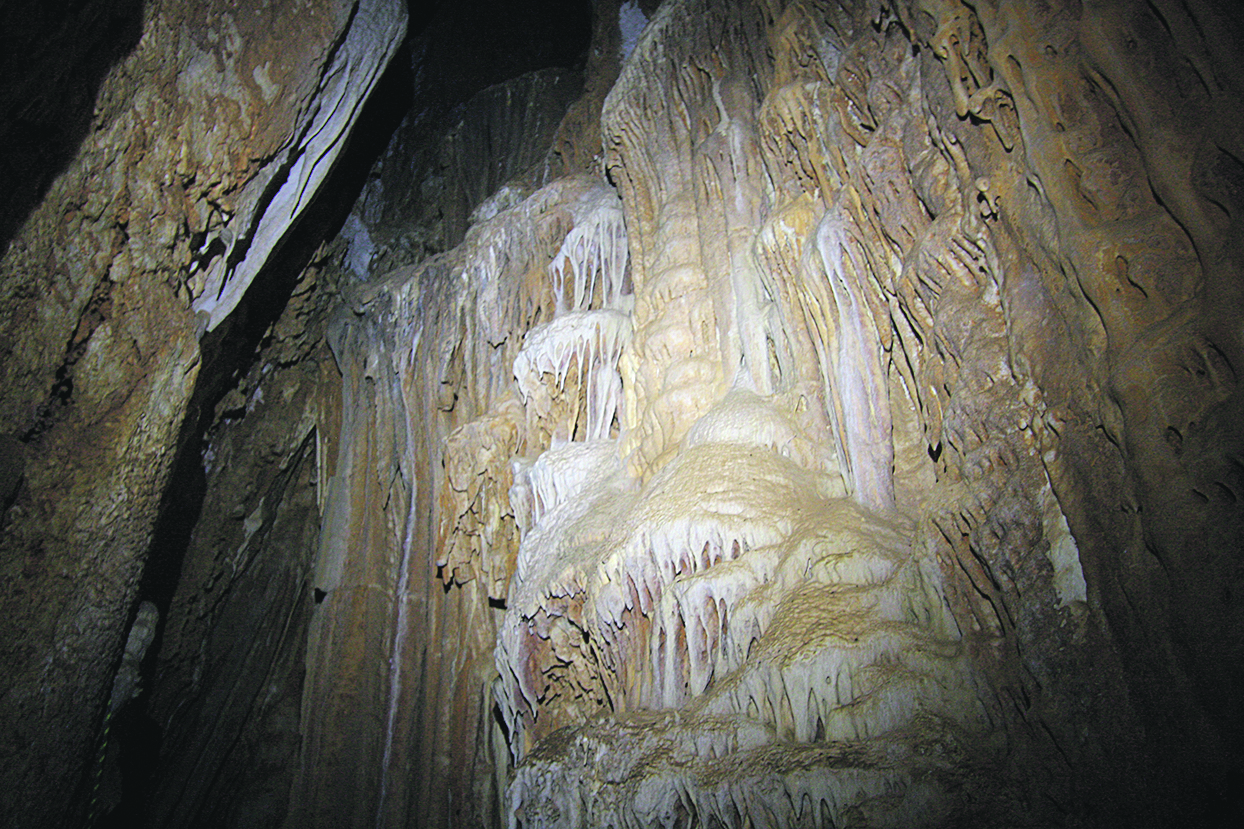 197240-251974-Poput_prave_spilje_foto_Alan_Kirin