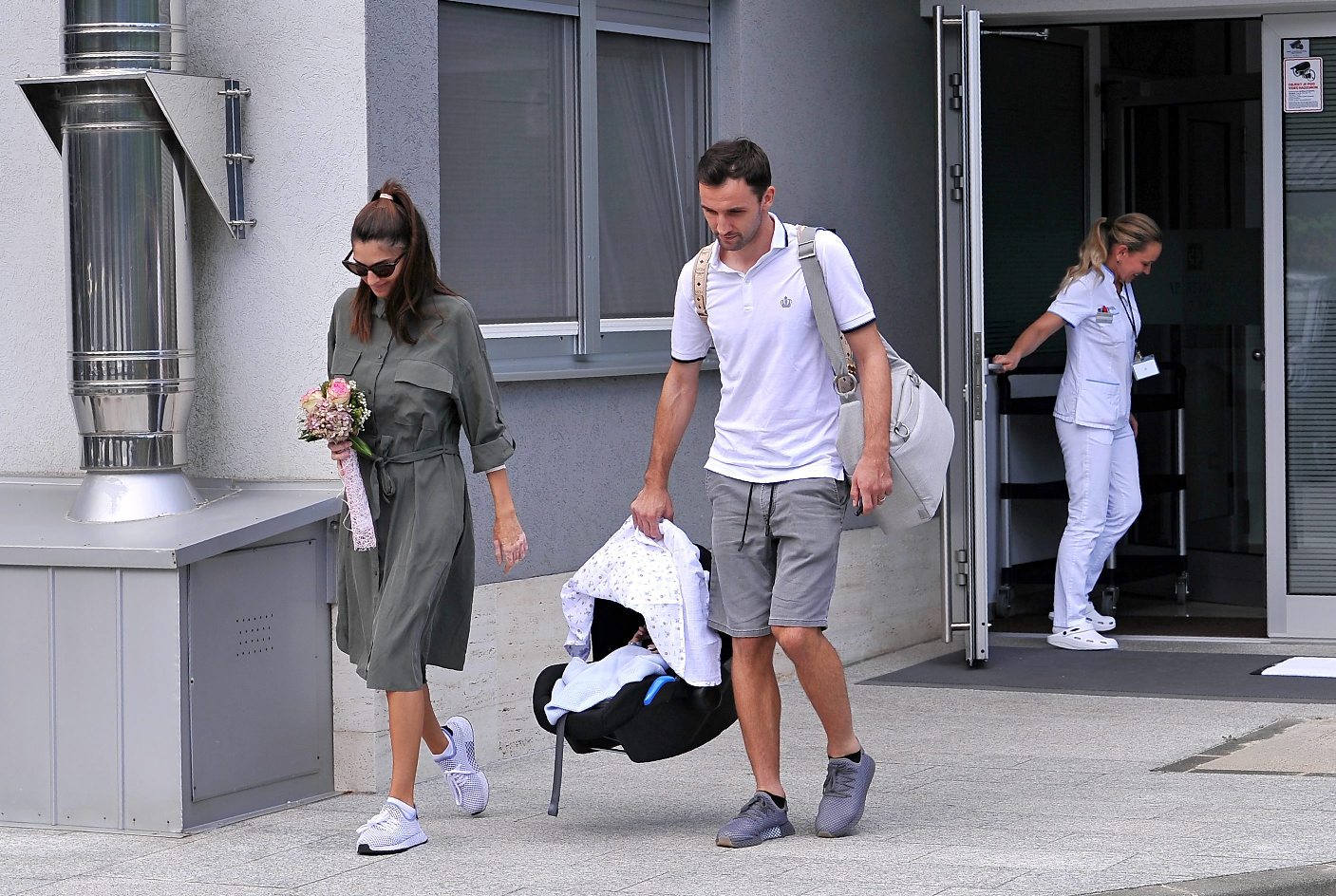 Nogometaš Milan Badelj dosao u rodilište po ženu i dijete