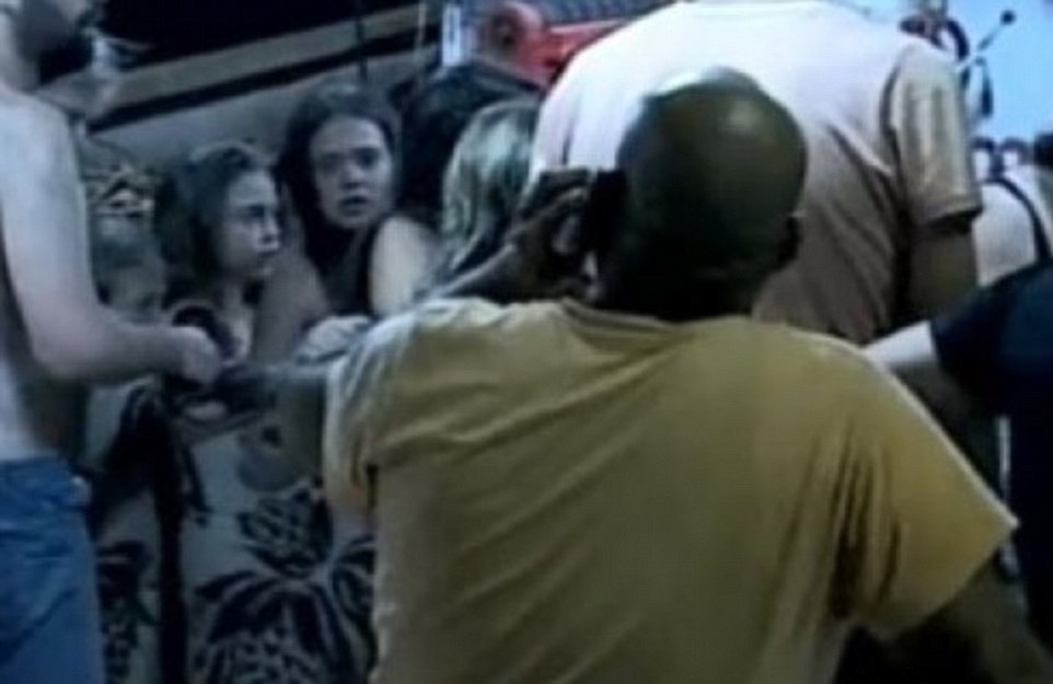 Djevojčice na snimci navodno su Sophia i Vasiliki, a očajni otac sada vjeruje da su žive, no izgubljene