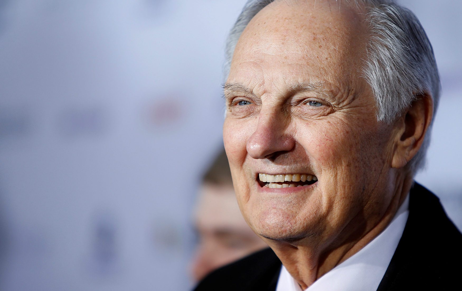 2018-07-31T145701Z_27759101_RC15FC5E5FC0_RTRMADP_3_PEOPLE-ALAN-ALDA