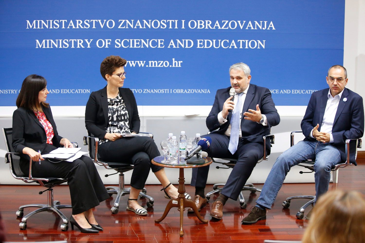 Ministrica znanosti i obrazovanja Blaženka Divjak,  ravnateljica Ekonomskoga instituta Maruška Vizek, glavni direktor HUP-a Davor Majetić, inovator Nenad Bakić