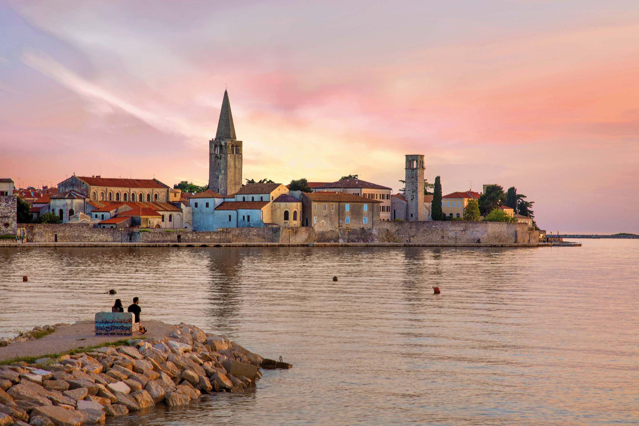 Grad je čak sedam stoljeća bio opasan obrambenim zidinam