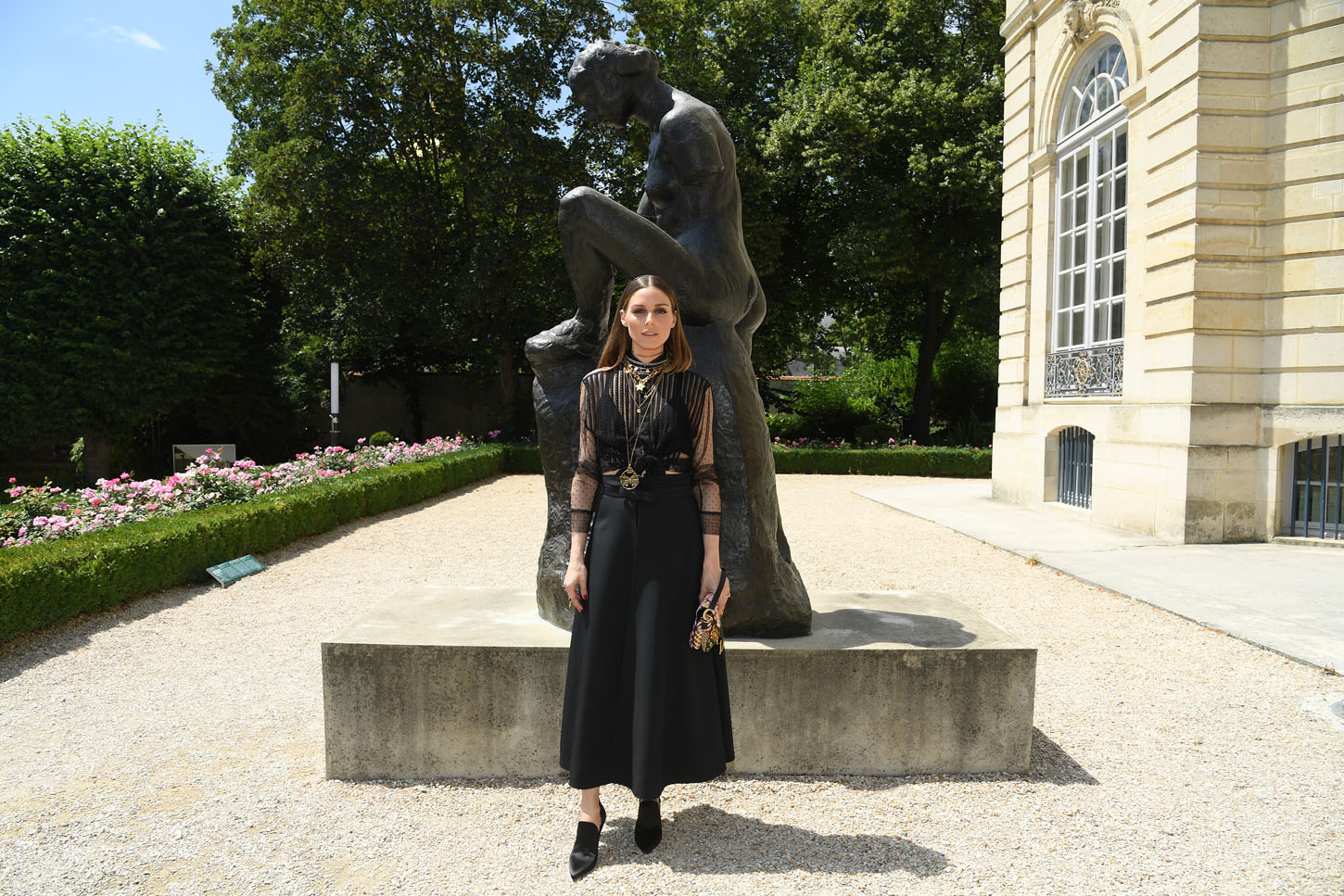 Od glave do pete u Dioru sa 'sedlo' torbicom u ruci 