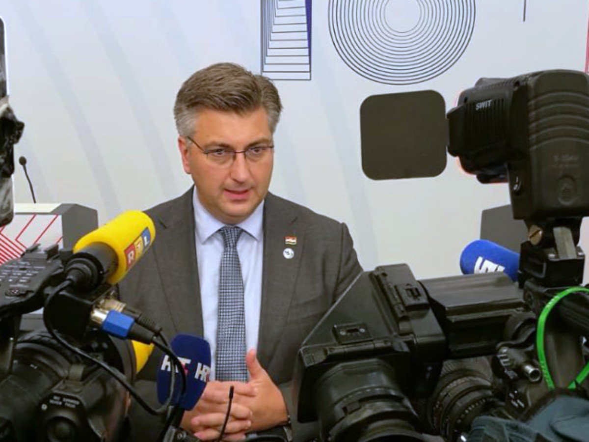 Dhf-oOrXkAEzwTU.jpg large