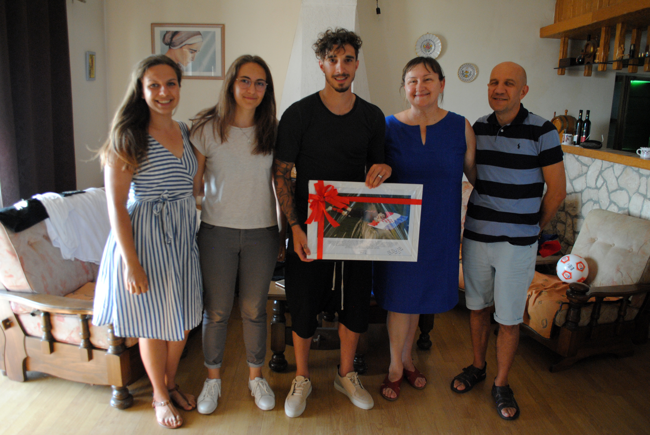 Anđelka Rihtarić s obitelji i Šimom Vrsaljkom