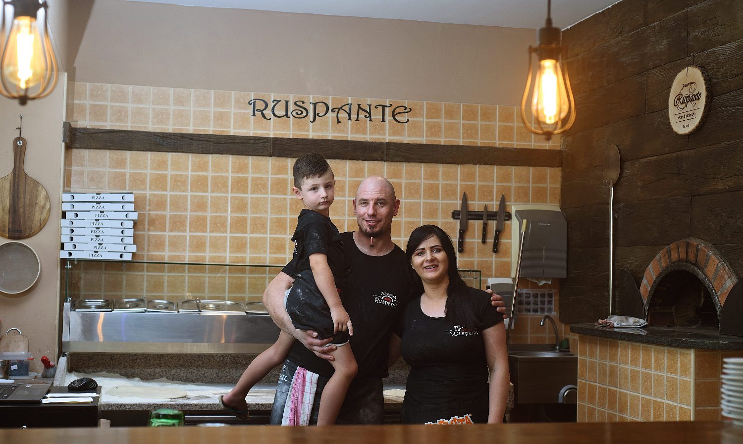 Na fotografiji: Obitelj Svoren (sin Patrik, Ante i Antonija)