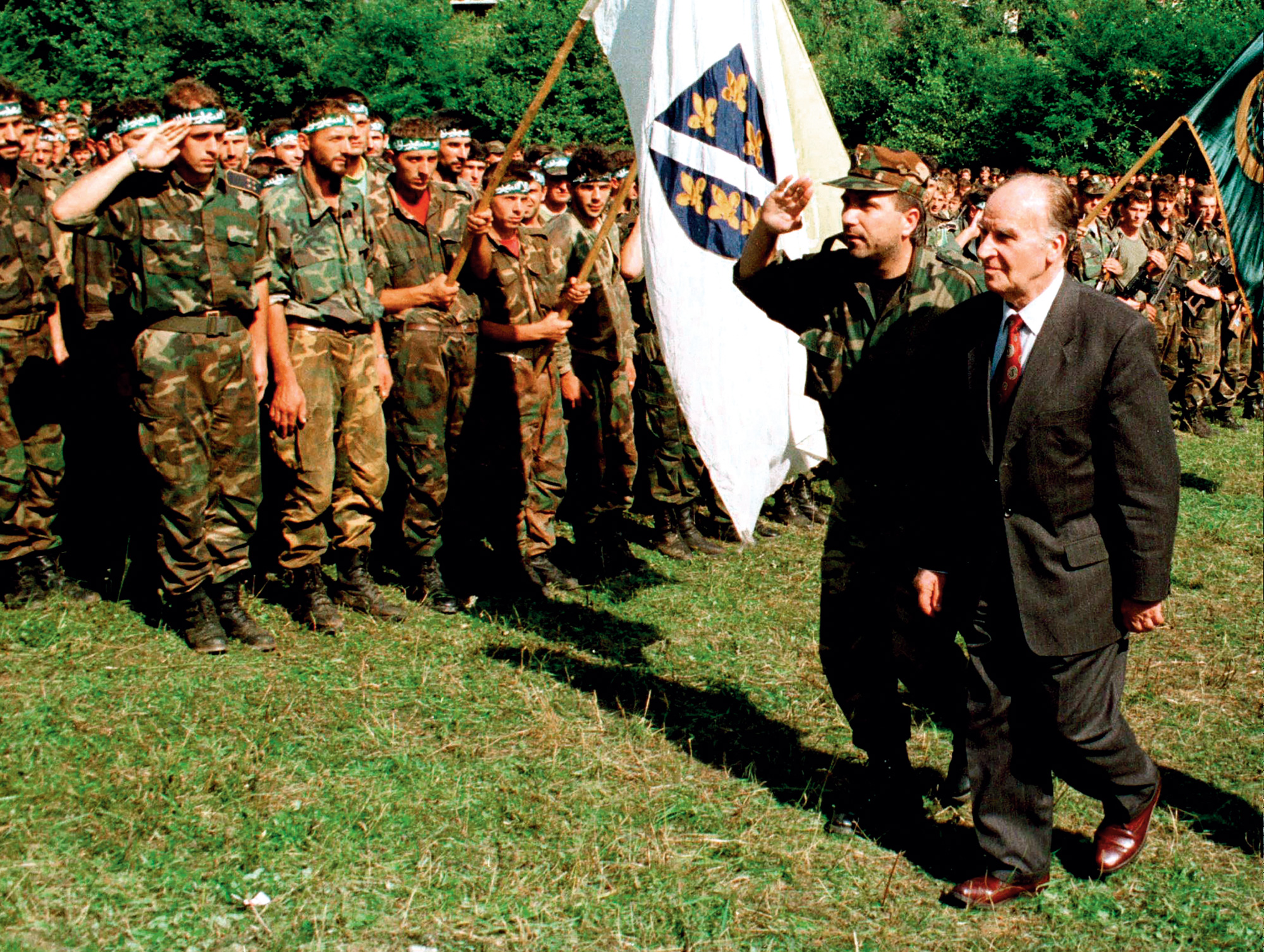 Za muslimansko-hrvatskog rata Alija Izetbegović uspostavio je snažnu vojnu vezu Armije BiH i sa sunitskim i sa šijitskim akterima