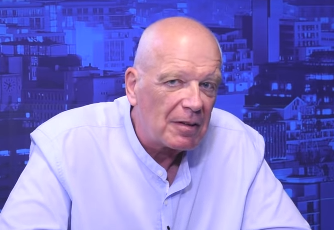 Milan St. Protić, Povjesničar i nekadašnji veleposlanik SR Jugoslavije u SAD-u.