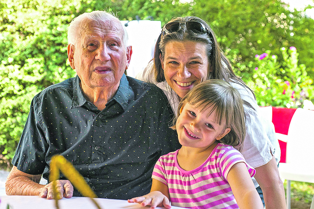 Ivan Matiegka s unukom Majom Mihetec i praunukom Janom