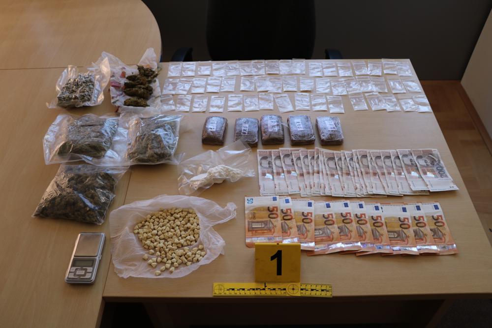 Droga koju je policija zaplijenila 30-godišnjem muškarci i 25-godišnjoj djevojci